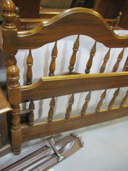 Full/Queen Spindle Headboard & Footboard With Rails