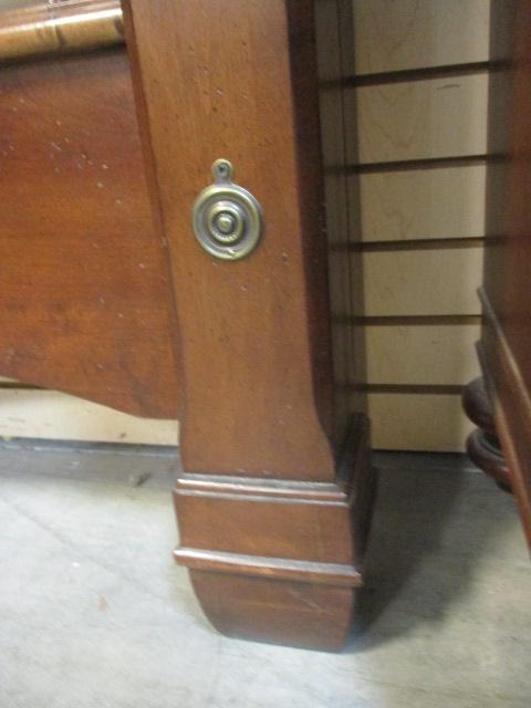 Broyhill Charlestowne Square King Size Four Poster Bed with Wood Rails