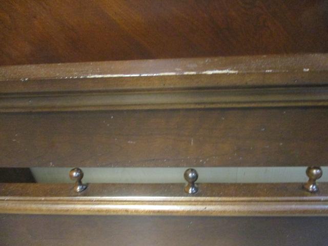 Broyhill Charlestowne Square King Size Four Poster Bed with Wood Rails