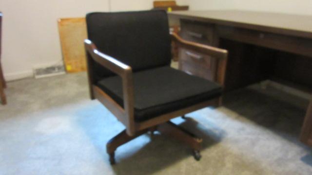Midcentury Alma Desk Co. High Point, NC "Administrator" Desk and Jasper Seating