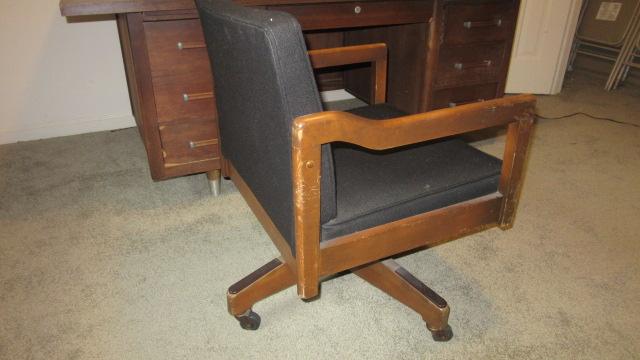 Midcentury Alma Desk Co. High Point, NC "Administrator" Desk and Jasper Seating