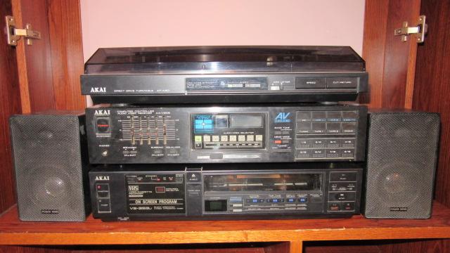 AKAI Stereo System with Pair of Recoton Corp. Speakers