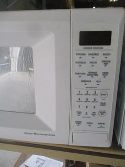 GE White Sensor Microwave Oven