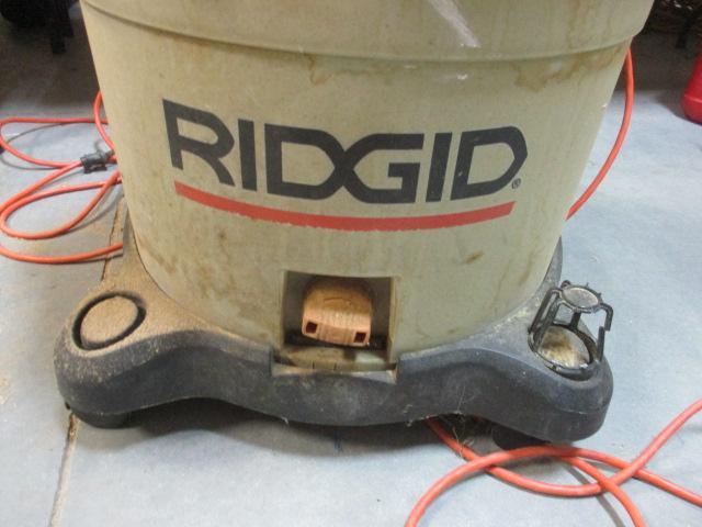 Rigid 2 in 1 Wet/Dry Vac w/ hose
