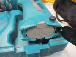 Makita 3/8 6 Volt Drill with Battery, Charger and case