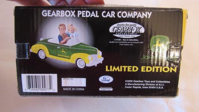 2000 Gearbox Limited Edition John Deere Pedal Car Diecast, Ertl 1:32 Scale