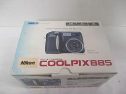 Nikon Coolpix 885 Camera in Original Box