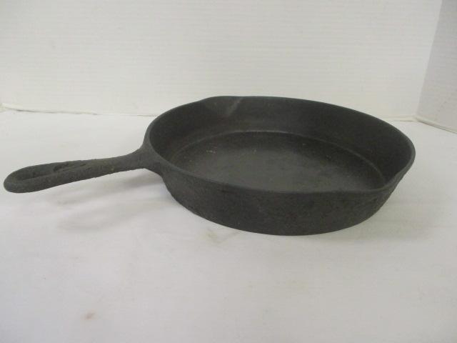 Vintage Hardwick Stove Co., Cleveland Cast Iron 10" Fry Pan