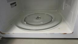 GE White Turntable Microwave
