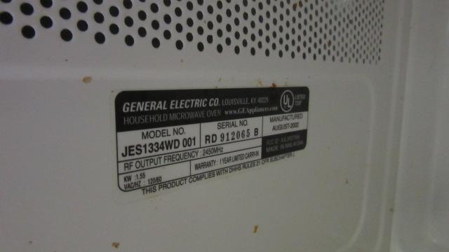 GE White Turntable Microwave
