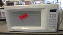 GE White Turntable Microwave