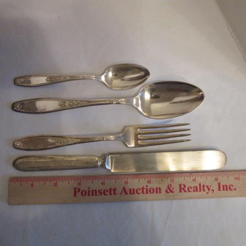 1847 Wm. Rogers Silverplated Flatware in Wood Silver Chest