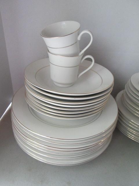 44 Pieces of Classic Gold China