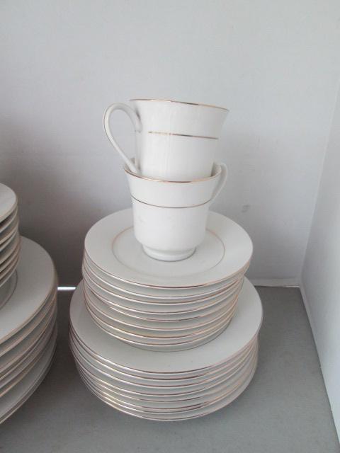 44 Pieces of Classic Gold China