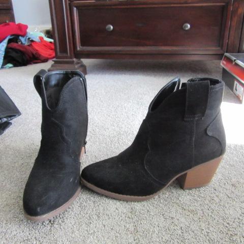 Gently Worn Ladies Boots