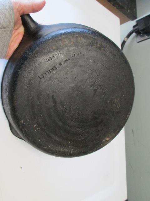 10 1/2"Cast Iron Skillet