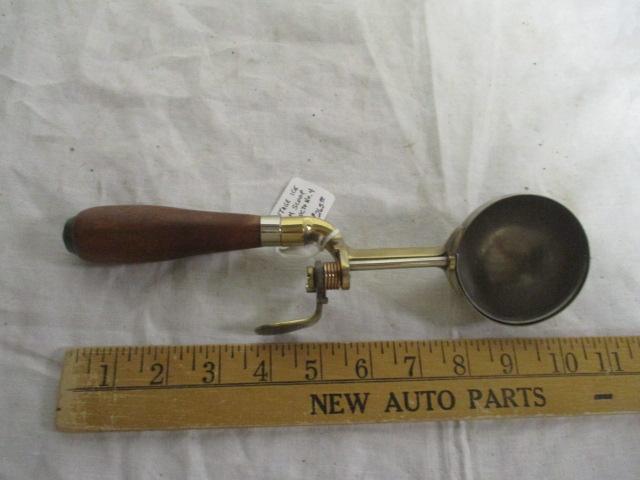 Indestructo #4 Wood Handle Ice Cream Scoop