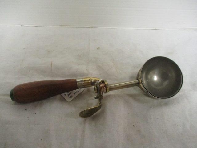 Indestructo #4 Wood Handle Ice Cream Scoop