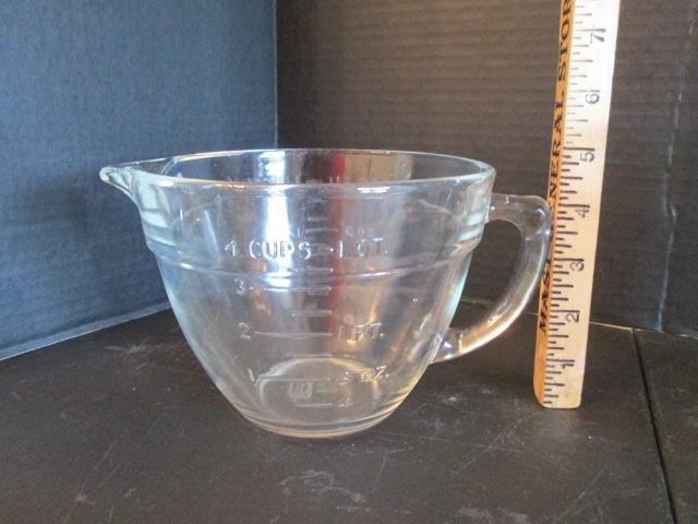 Anchor Hocking 4 Cup and 8 Cup Measuring Cups