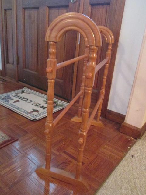 Wood Spindle Quilt Rack