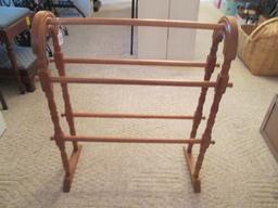 Wood Spindle Quilt Rack