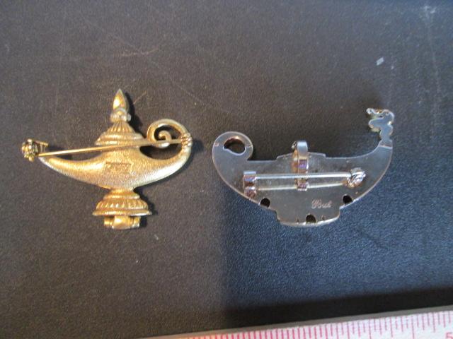 Hand Blown Art Glass Aladdin Lamp Finials and Two Aladdin Lamp Brooches