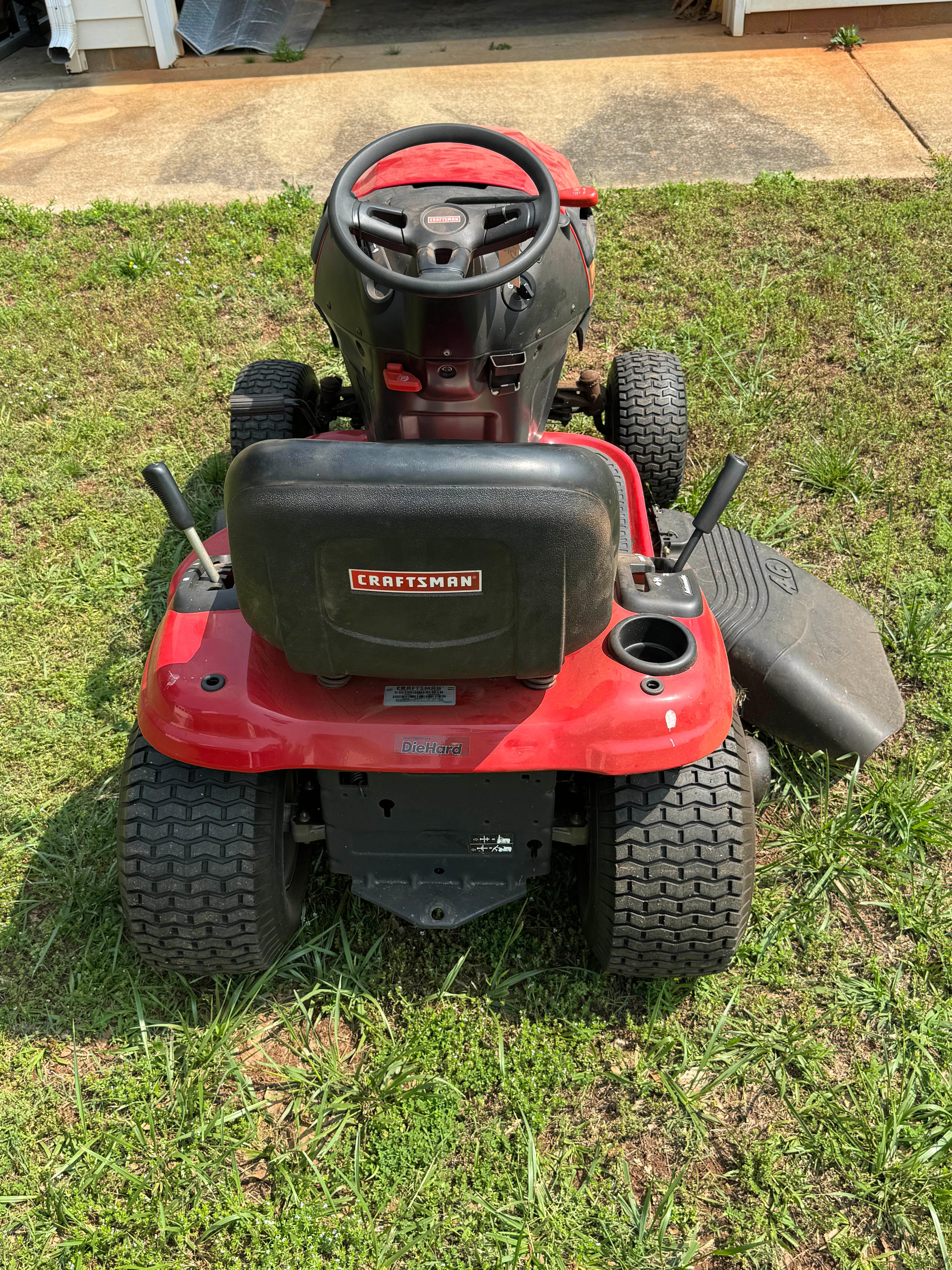 2011 Craftsman YT 3000 46" Cut Lawn Tractor