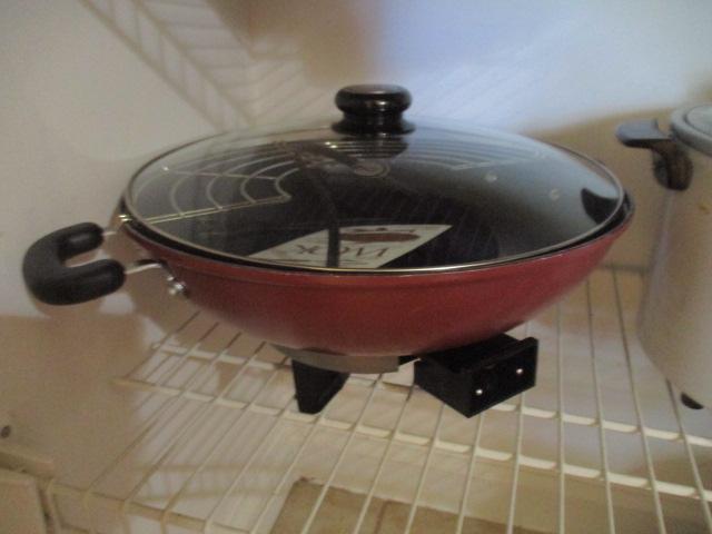 West Bend Electric Wok and Hitachi ChimeOmatic Food Steamer/Rice Cooker
