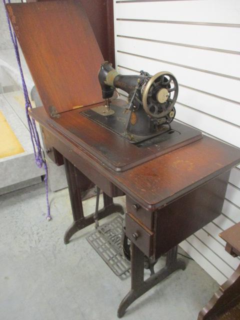 Antique Singer Sewing Machine in Cabinet