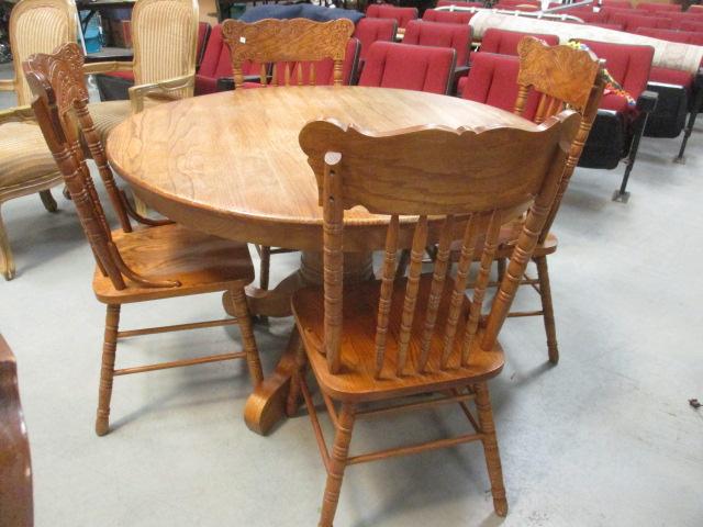 Oak Round Pedestal Table with 4 Chairs