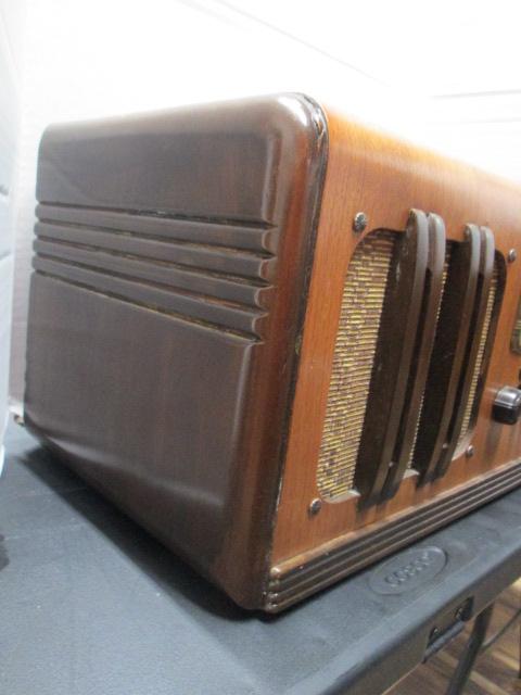 Vintage 1939 Coronado 813A Tube Table Top Radio