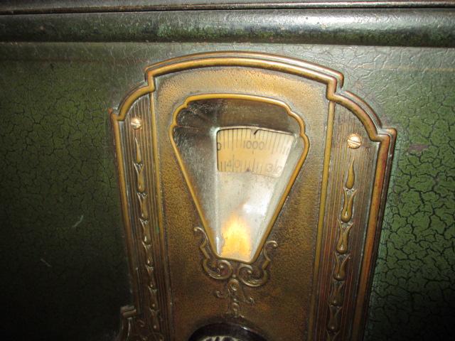 1929 Stewart Warner 900 Series AM Tube Radio and Speaker Stand