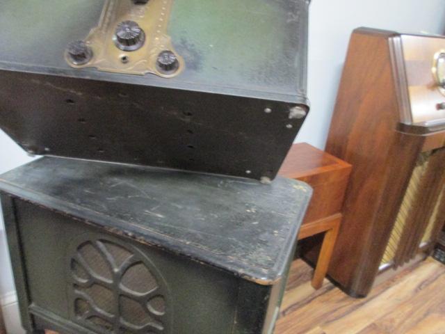 1929 Stewart Warner 900 Series AM Tube Radio and Speaker Stand