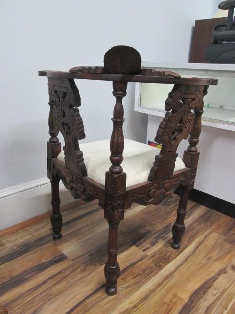 Vintage Victorian Hand Carved Mahogany Figure Head Corner Chair