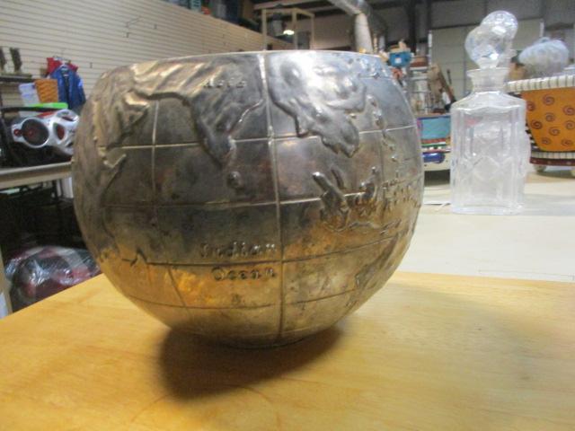 International Silver Co. Silver Tone Metal Globe Ice Bucket