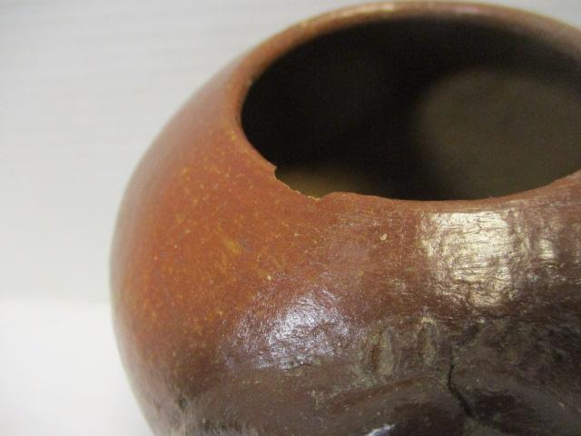 Stoneware Vase with Applied Gecko