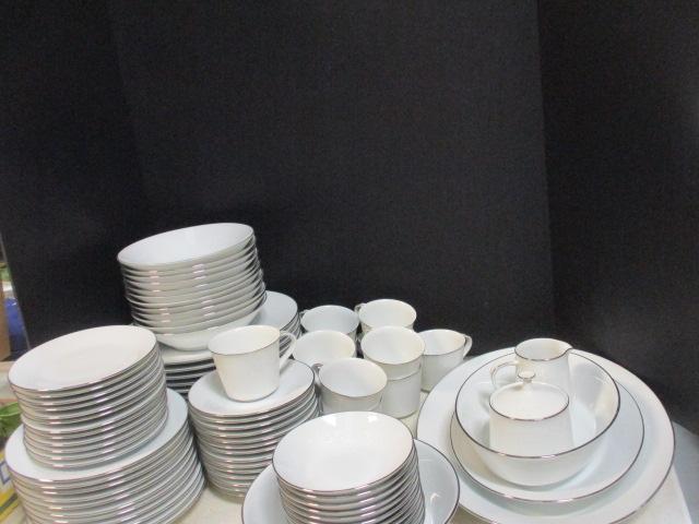 91 Pieces of Noritake "Reina" China