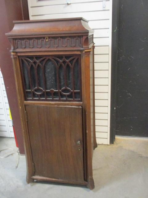 Antique Edison Victrola with Edison Diamon Disc Records