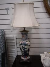 Porcelain Chinoiserie Urn Table Lamp