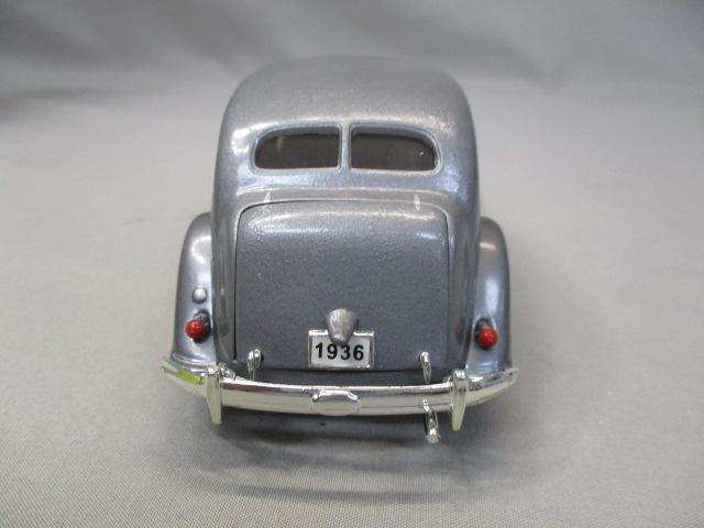 1949 Buick Roadmaster Convertible & 1936 Chrysler Airflow Signature Models
