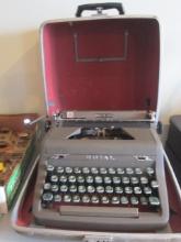 Vintage Royal Quiet De Luxe Portable Manual Typewriter