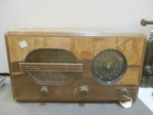 Vintage United American Bosch Corp. Tube Radio