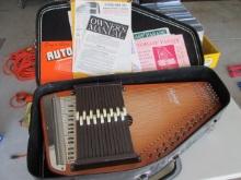 Oscar Schmidt Autoharp in Carry Case