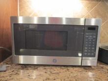GE Stainless 700watt Turntable Microwave Oven