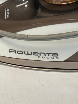 Rosenta Focus Ion. Turns On Heats.