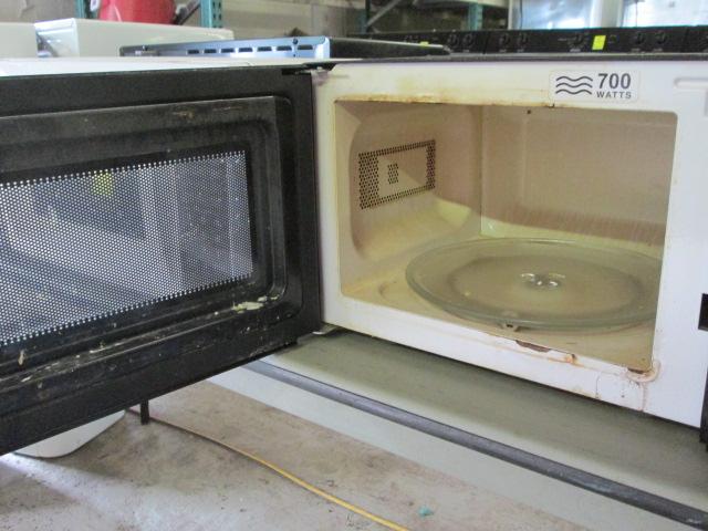Black Walmart 700 watt Microwave Oven