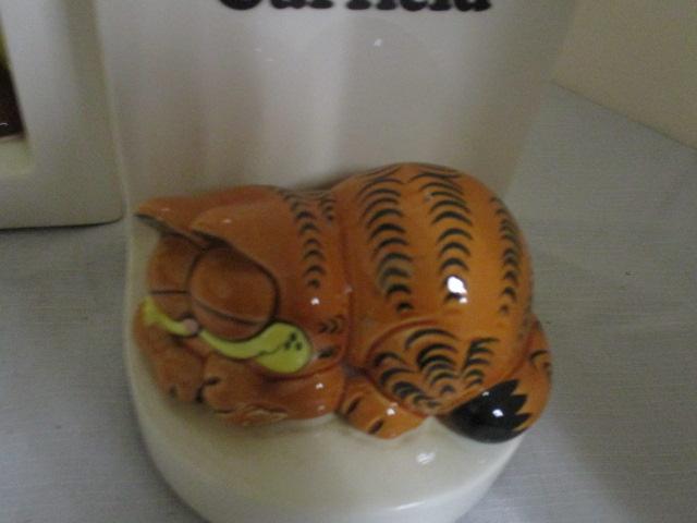 Pair of Enesco Garfield Bookends.