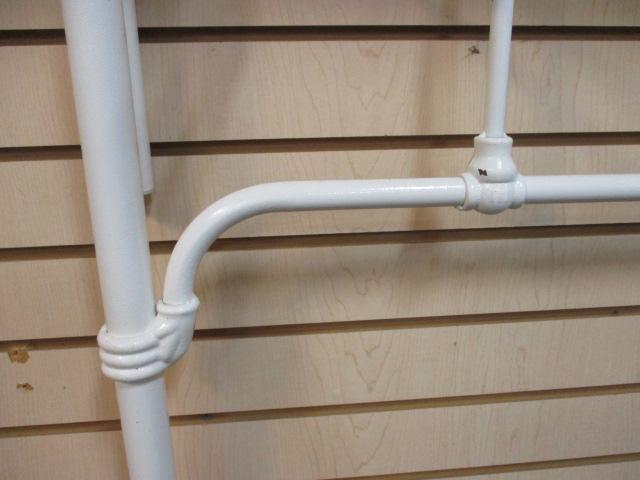 Darel White Metal Full Size Bed with Metal Bars on Head and Foot, Has Rails.