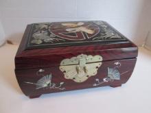 Hotel Lotte Chinoiserie Lacquered Mother of Pearl Design Jewelry Box
