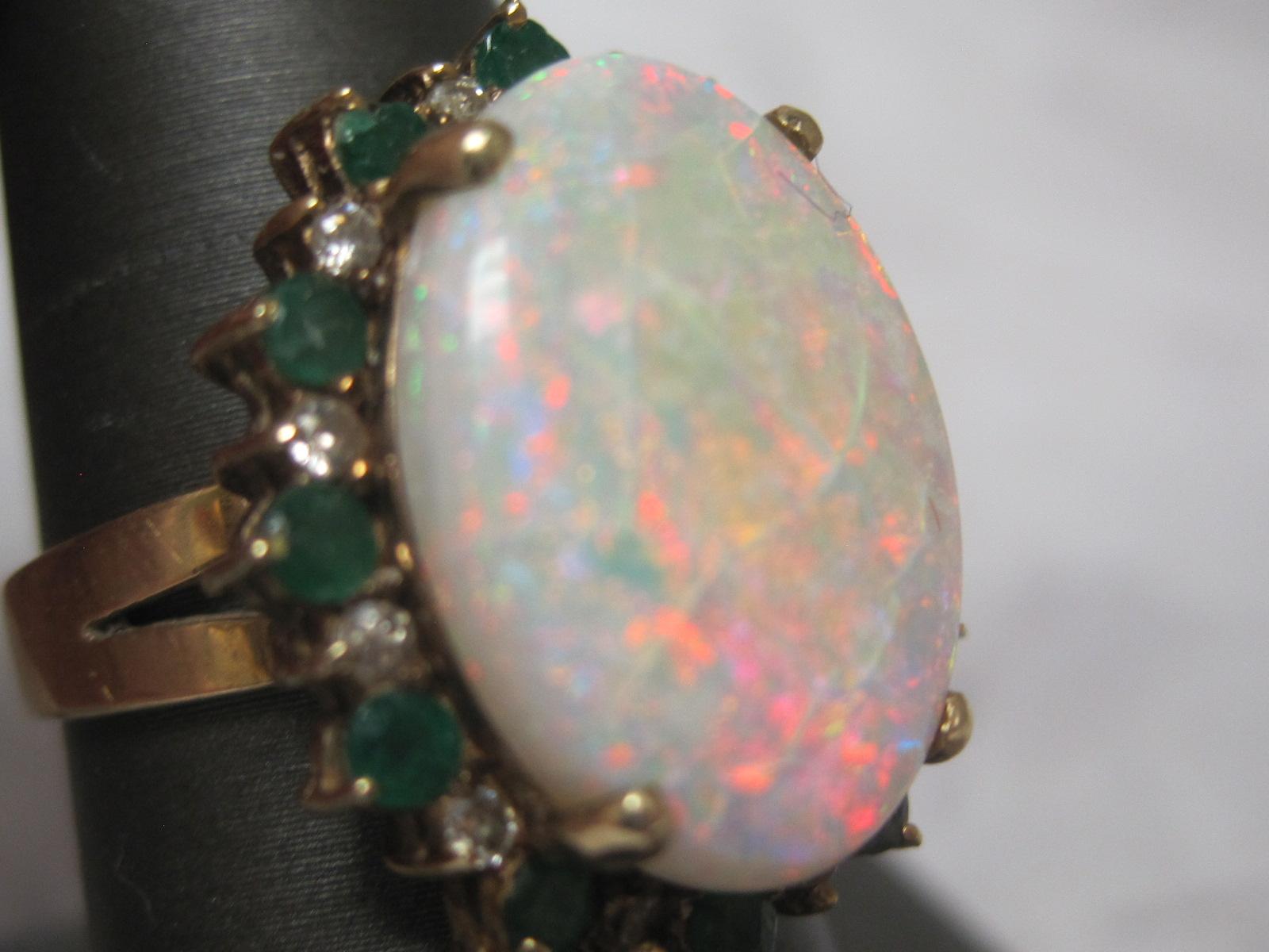 WOW!!! 14k Gold Opal and Emerald Ring
